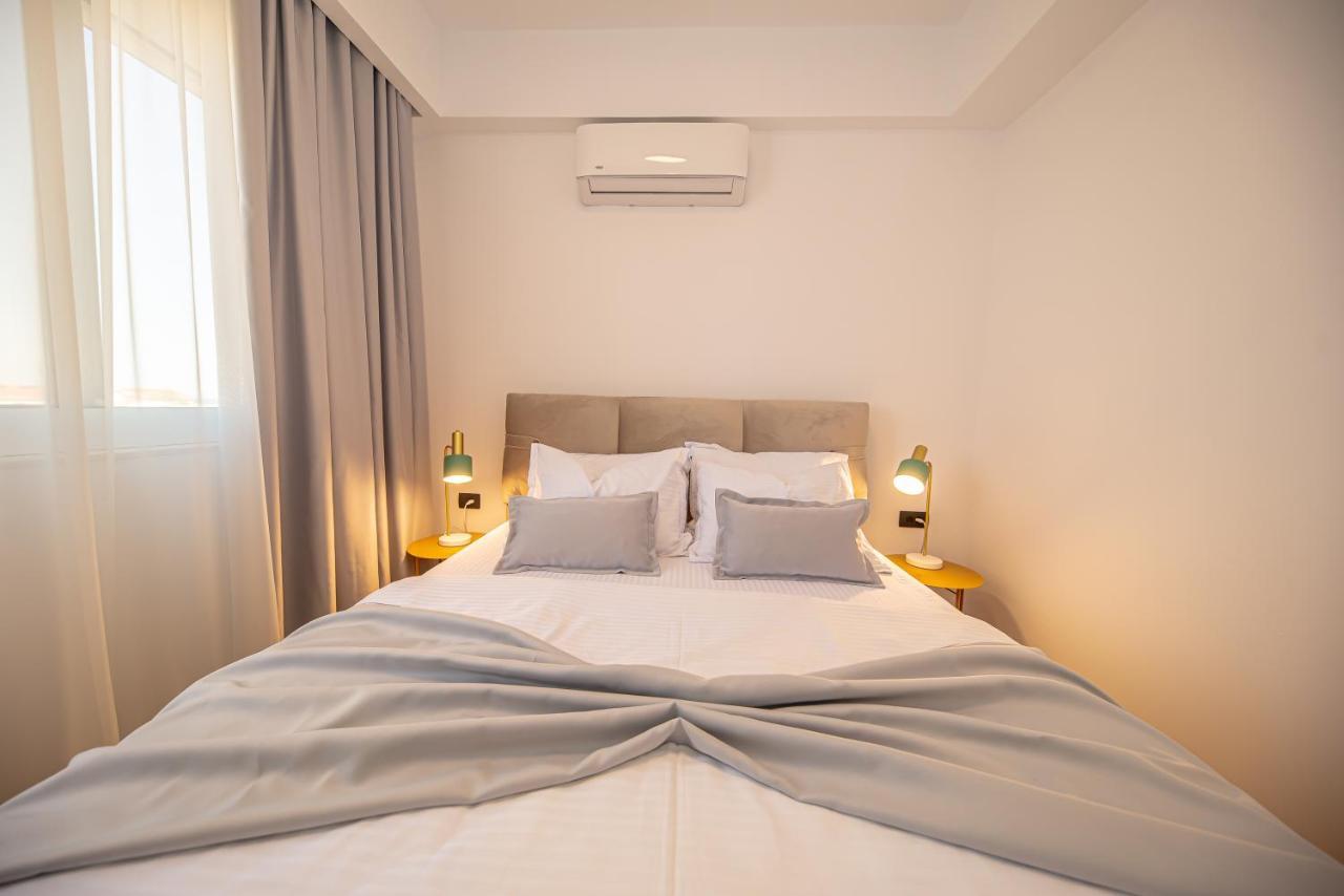 N&N Lux Guest House Бар Екстер'єр фото