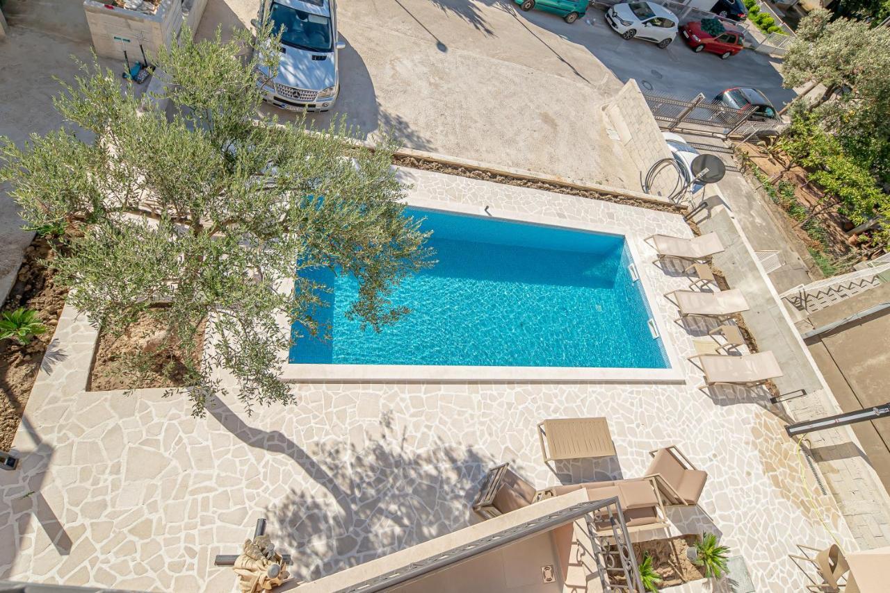 N&N Lux Guest House Бар Екстер'єр фото