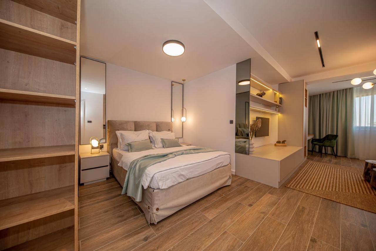 N&N Lux Guest House Бар Екстер'єр фото
