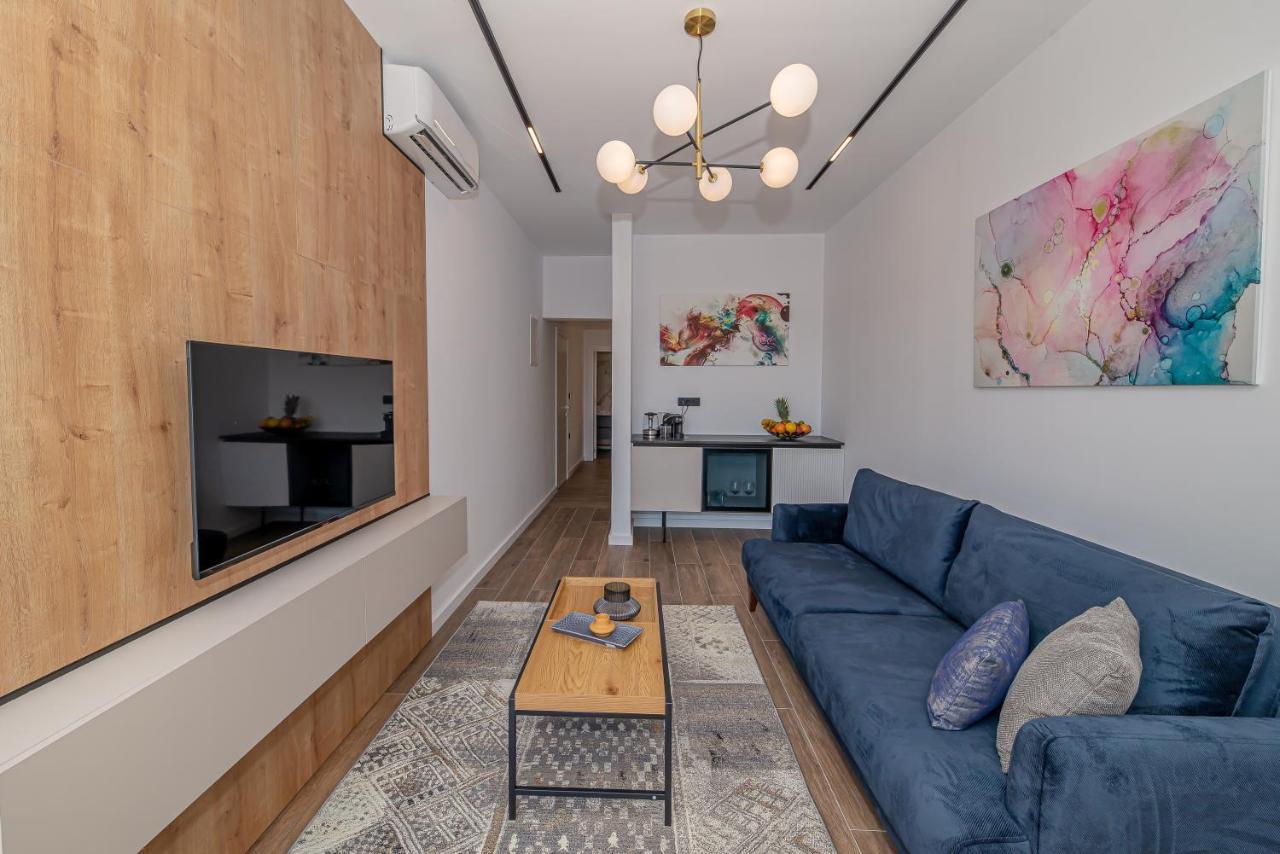 N&N Lux Guest House Бар Екстер'єр фото