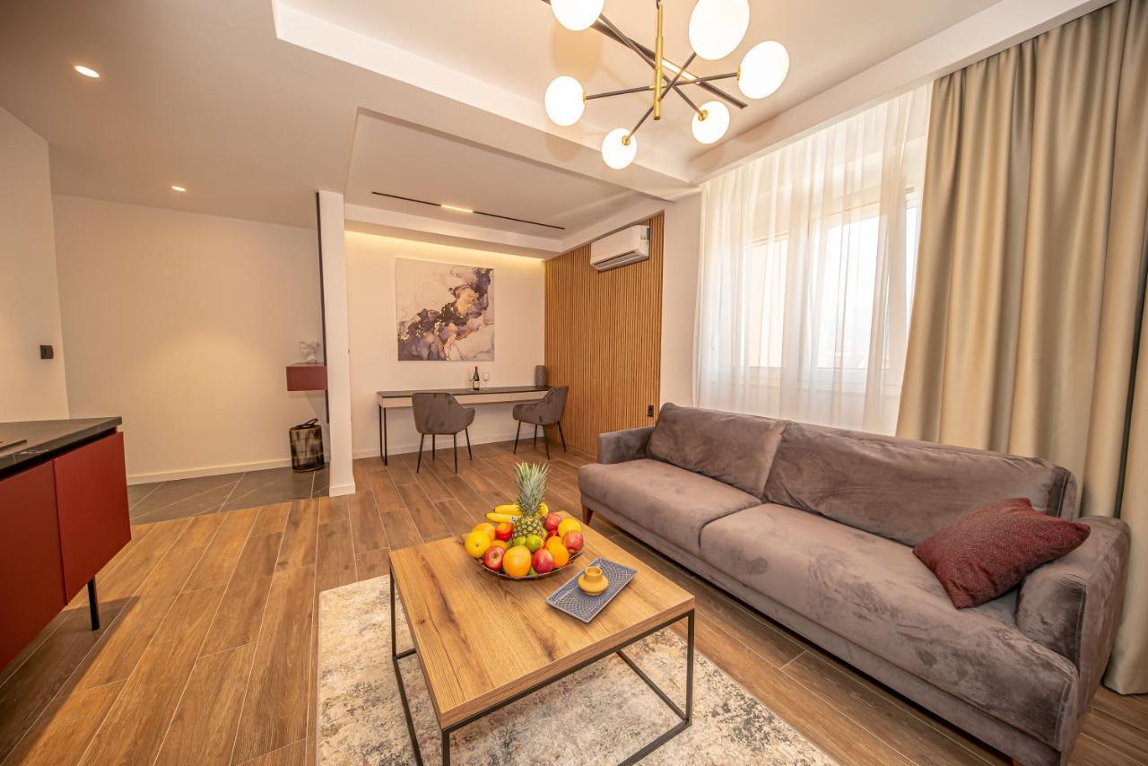 N&N Lux Guest House Бар Екстер'єр фото
