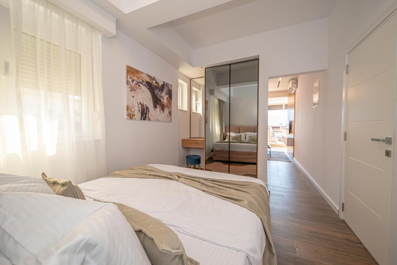 N&N Lux Guest House Бар Екстер'єр фото