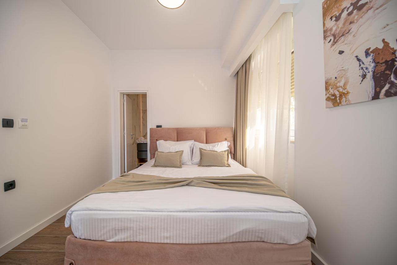 N&N Lux Guest House Бар Екстер'єр фото