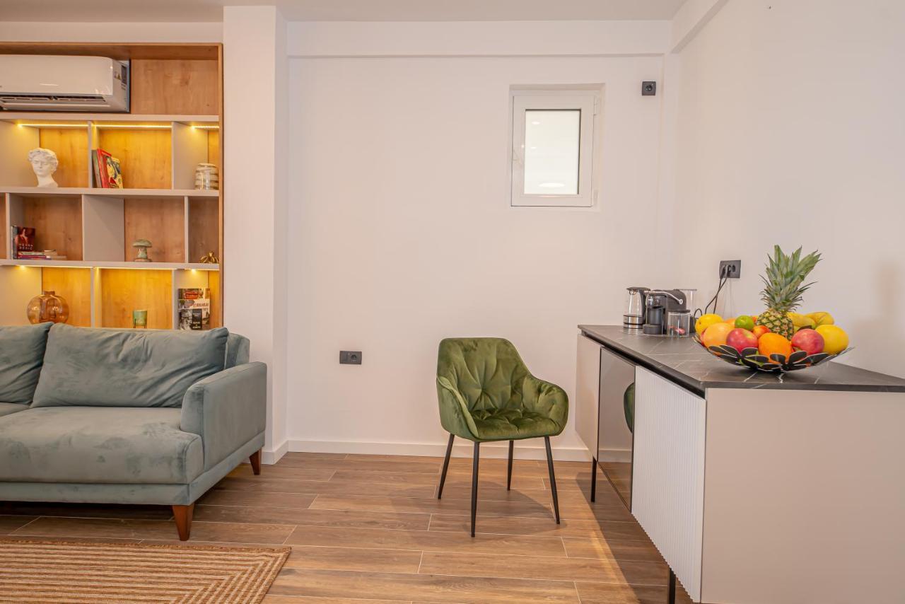 N&N Lux Guest House Бар Екстер'єр фото