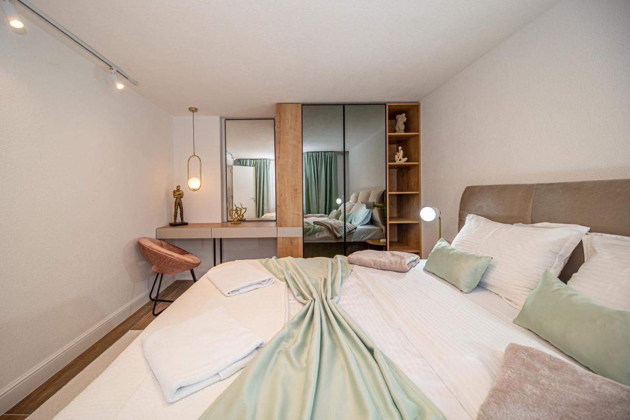 N&N Lux Guest House Бар Екстер'єр фото