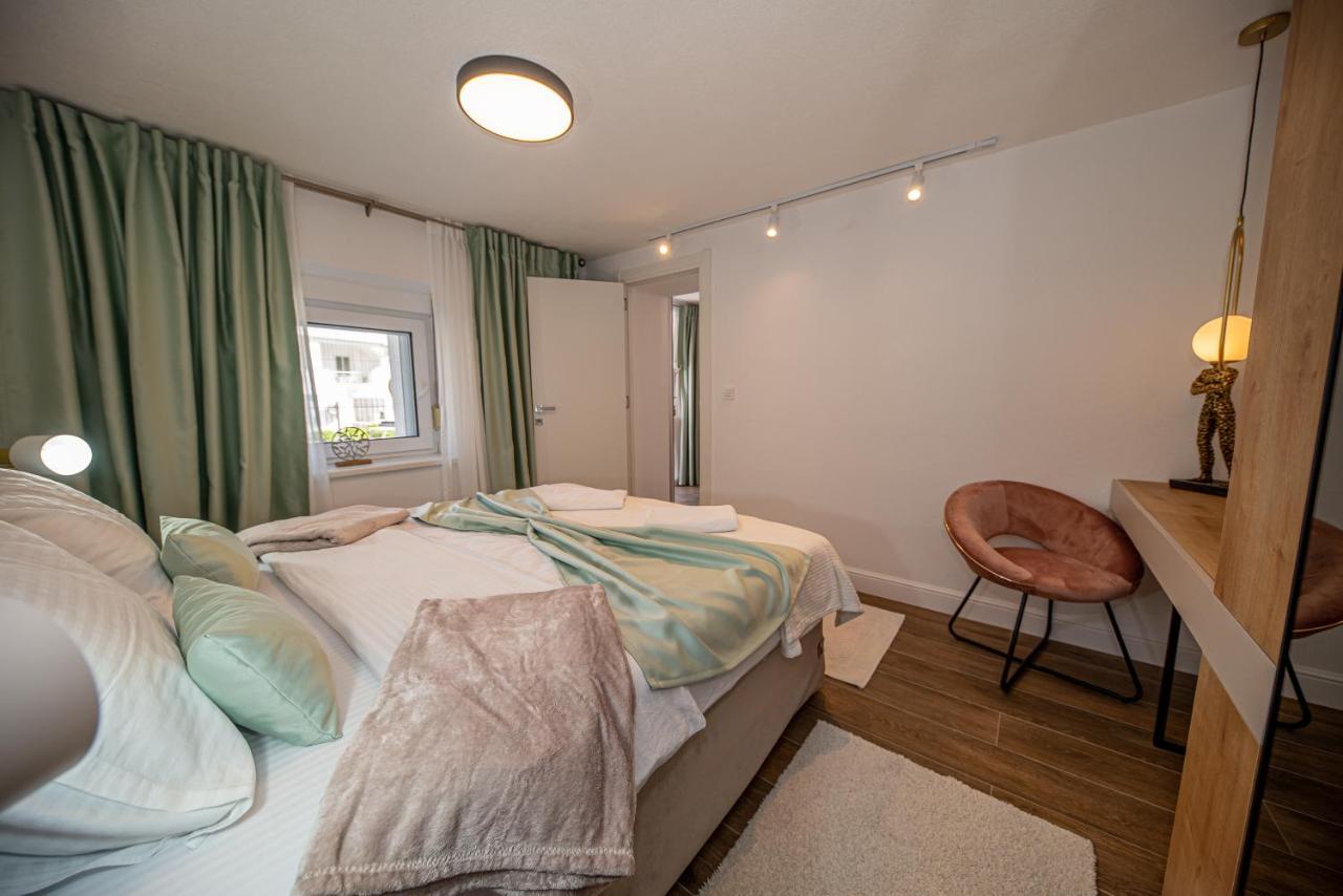 N&N Lux Guest House Бар Екстер'єр фото