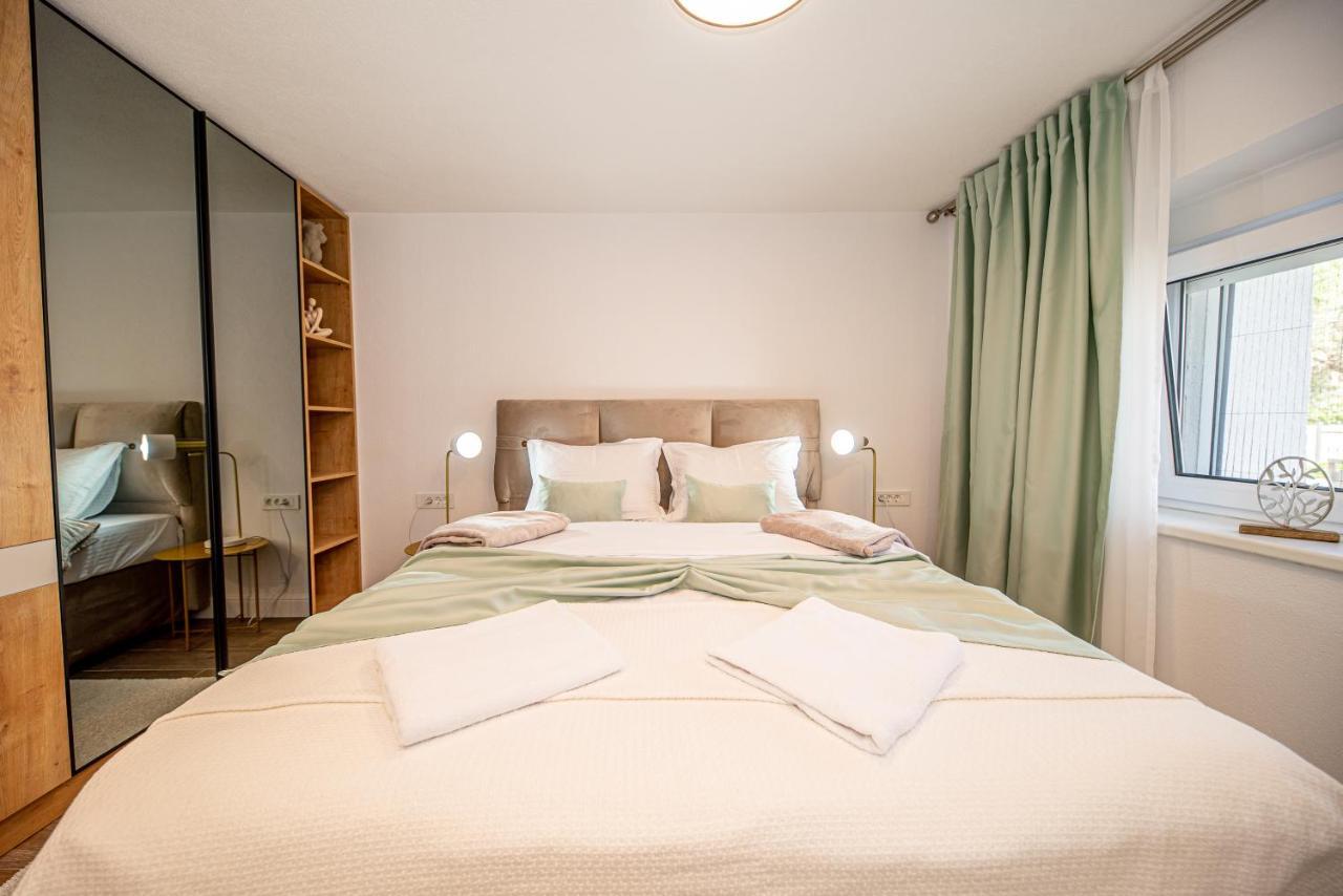 N&N Lux Guest House Бар Екстер'єр фото