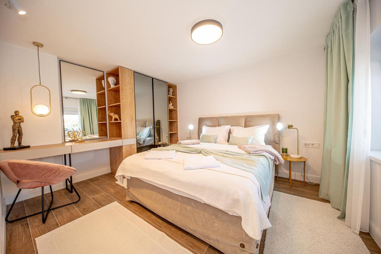 N&N Lux Guest House Бар Екстер'єр фото