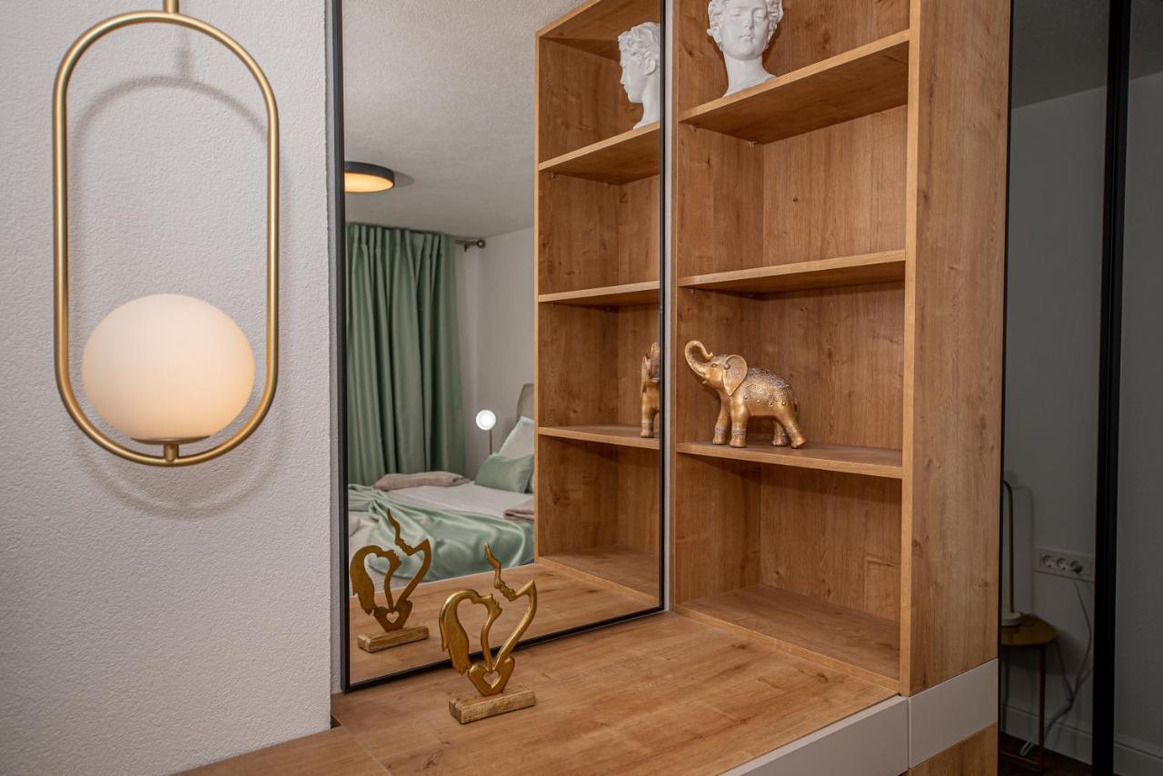 N&N Lux Guest House Бар Екстер'єр фото