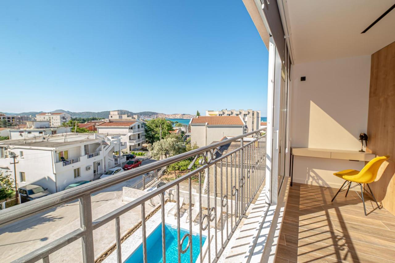N&N Lux Guest House Бар Екстер'єр фото
