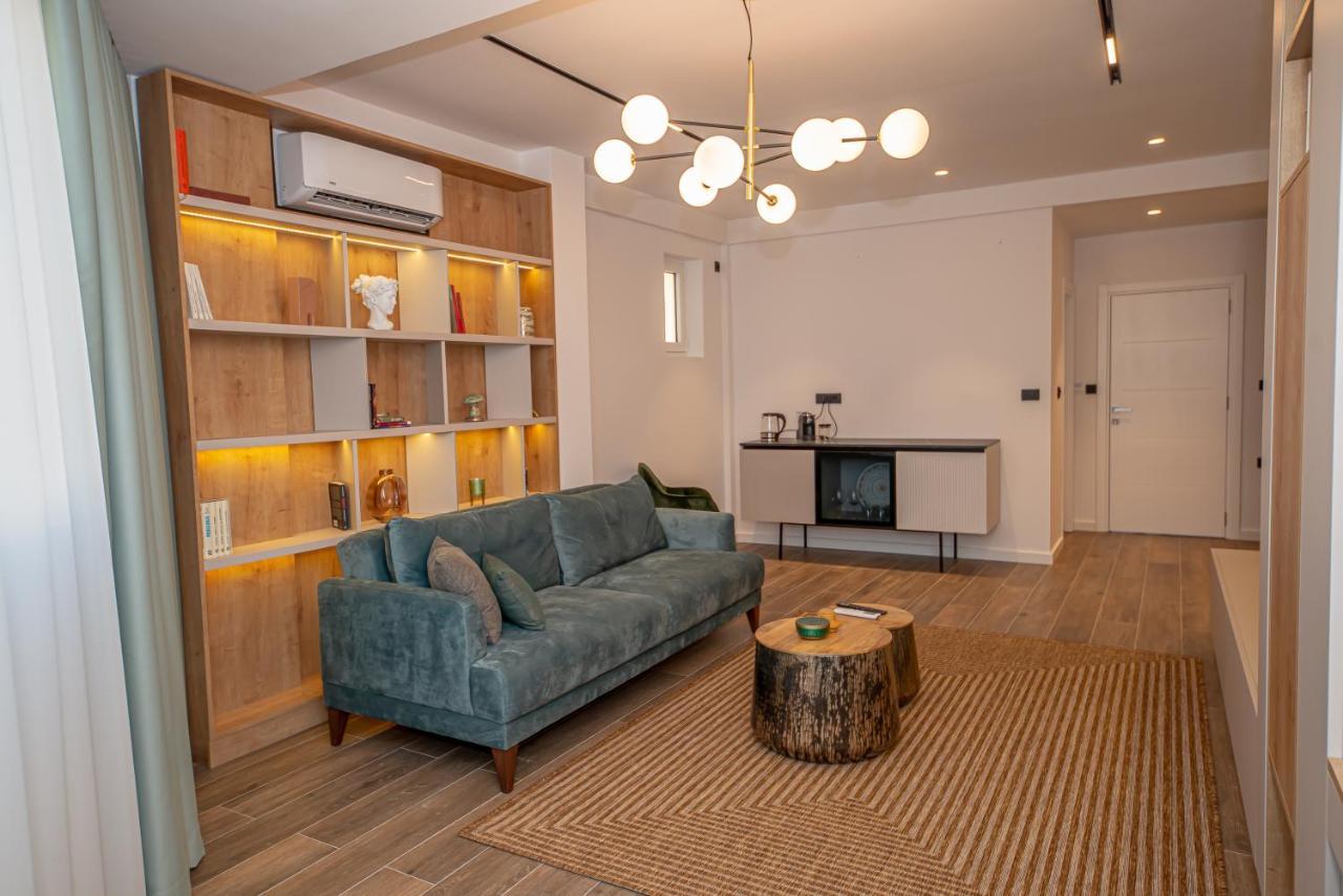 N&N Lux Guest House Бар Екстер'єр фото