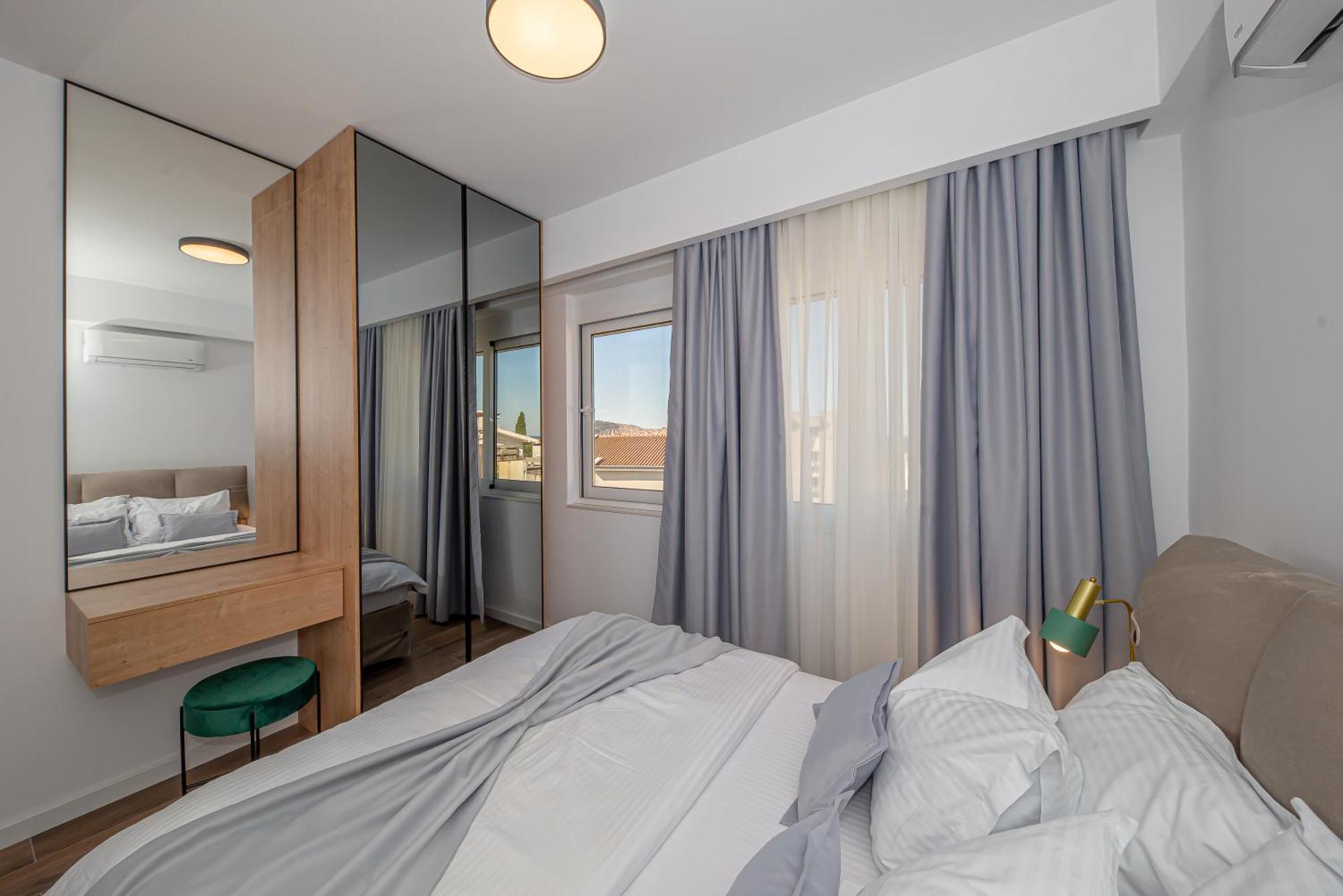 N&N Lux Guest House Бар Екстер'єр фото