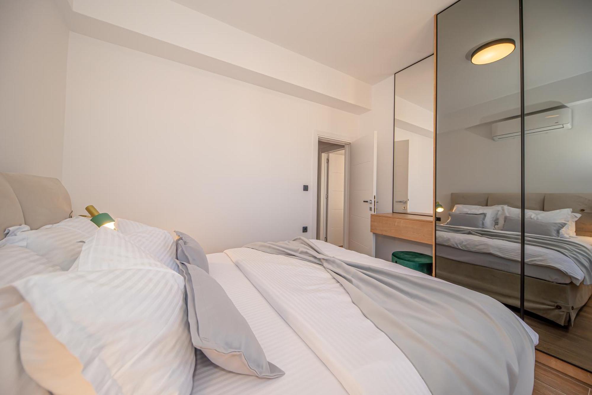 N&N Lux Guest House Бар Екстер'єр фото
